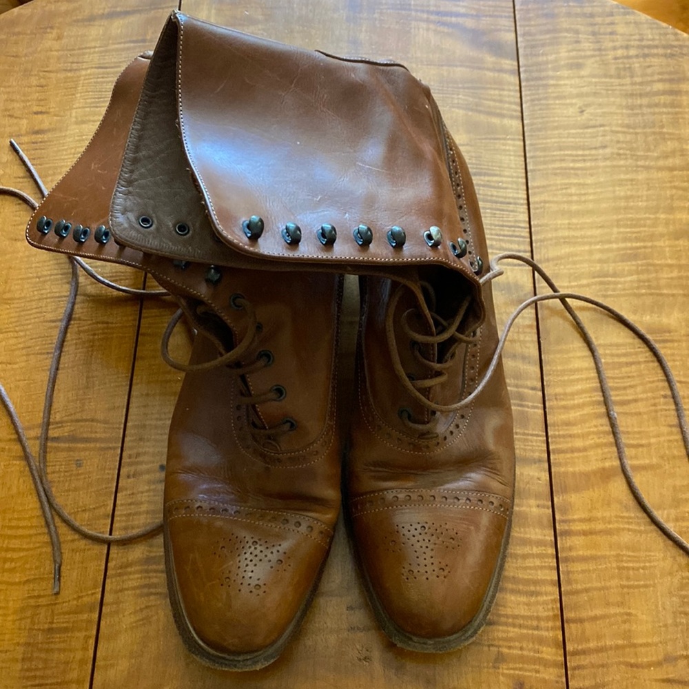 Joan and David vintage lace up boots size 8.5 In good vintage condition